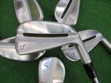 すっきりとした顔つき