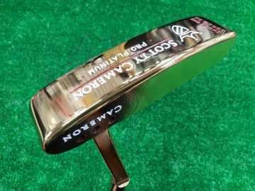 スコッティキャメロン・ニューポート・ミッドスラント・プロプラチナム（ゴールドIP加工）×LA GOLF P135搭載！この夏、グリーンで最も輝く一本が誕生！