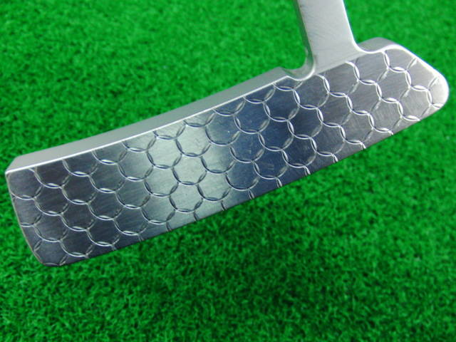 Muziik パター On The Screw 6221 MILLED クランクネック