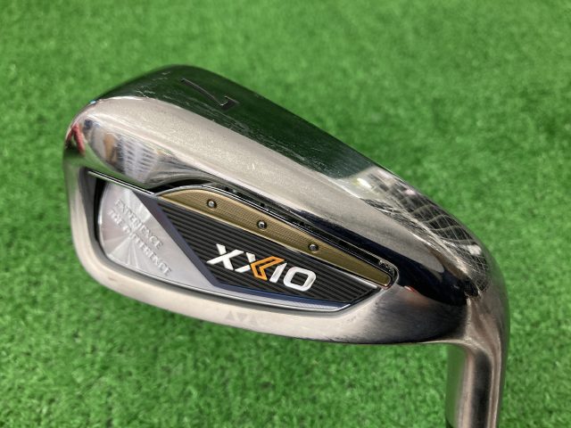 中古ゴルフ ゼクシオ2024 Navy 7I 28°の写真