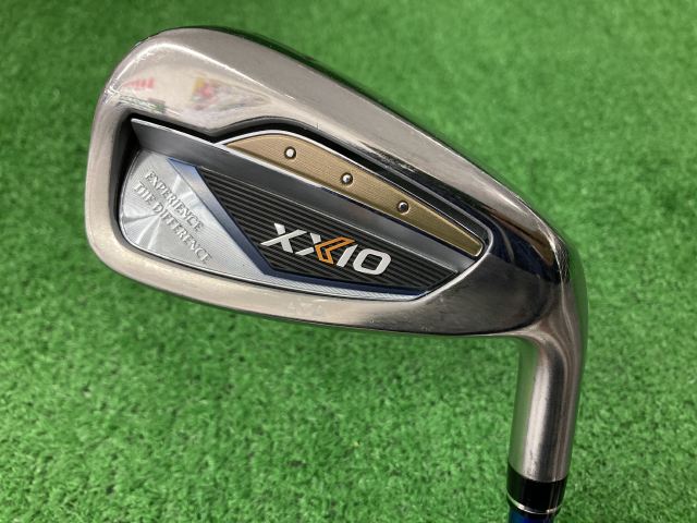 中古ゴルフ ゼクシオ2024 Navy 7I 28°の写真