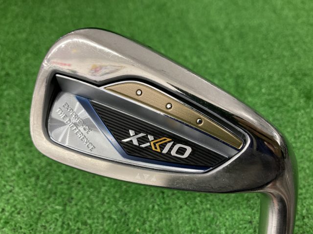 中古ゴルフ ゼクシオ2024 Navy 7I 28°の写真