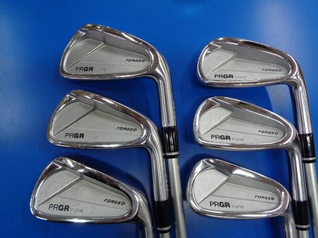 中古ゴルフ PRGR アイアンセットの写真