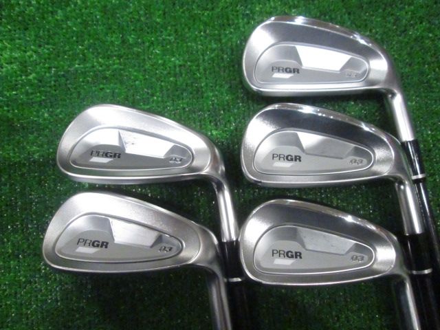 中古ゴルフ PRGR アイアンセットの写真