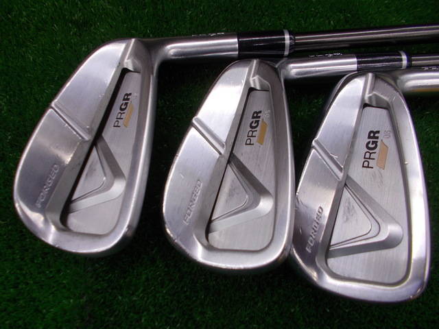 中古ゴルフ PRGR 05  5本の写真