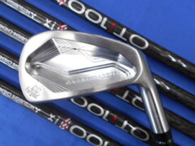 中古ゴルフ RAZZLE DAZZLE アイアンセットの写真