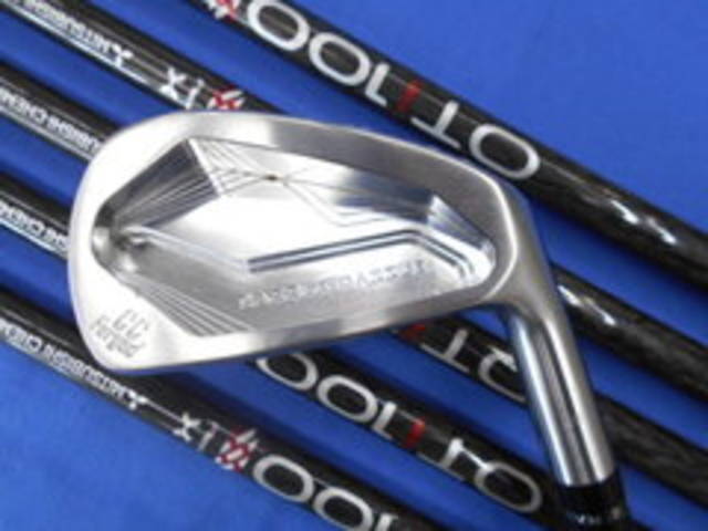 中古ゴルフ RAZZLE DAZZLE アイアンセットの写真